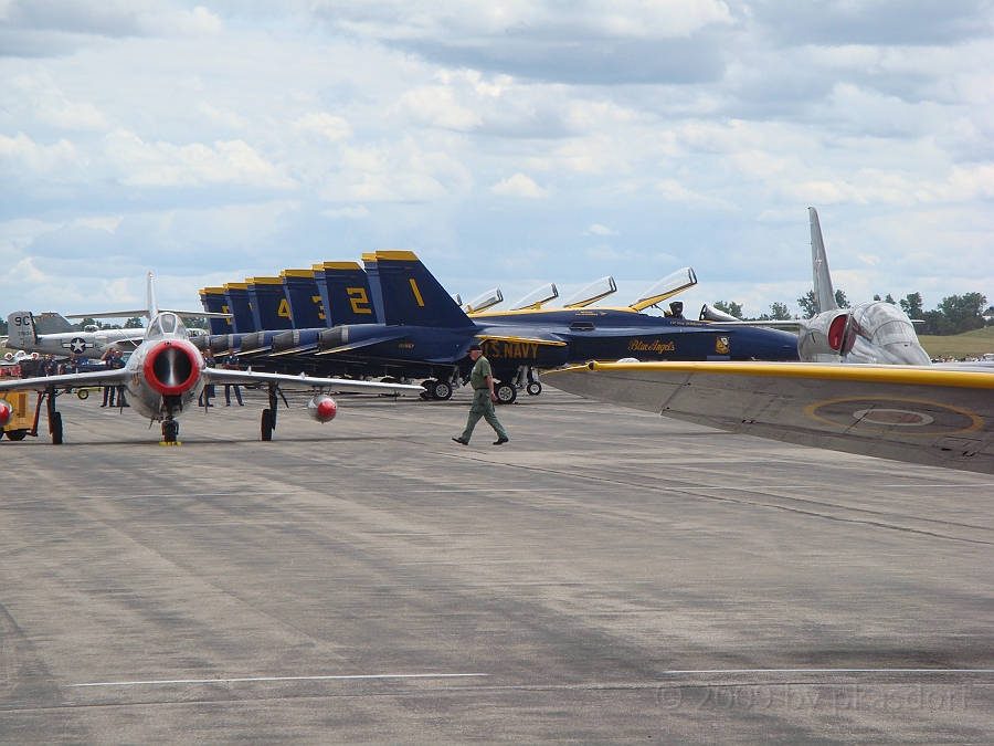 Willow Run Airshow [2009 July 18] 078.JPG - Scenes from the Thunder Over Michigan Air Show at Willow Run Airport